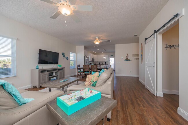 Building Photo - 6832 Middleton Ave