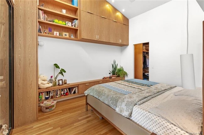 Building Photo - 150 N Bedford Rd