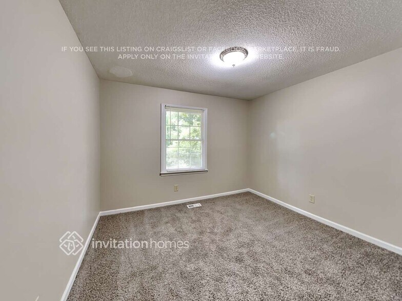 Building Photo - 1650 Lakeview Pl