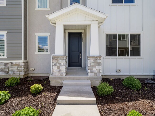 Building Photo - Wau-15083 S Reins Way Bluffdale, UT 84065