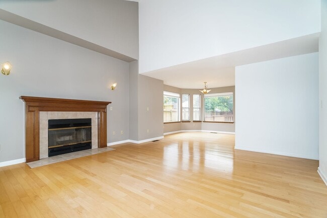 Building Photo - Federal Way 2-Story