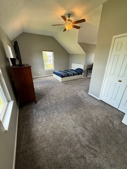 Building Photo - 5402 Fountain Cir