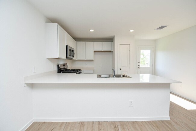 Building Photo - 1542 San Sebastien Dr