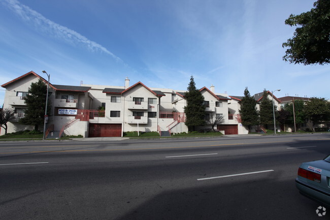 Building Photo - Desoto Pines