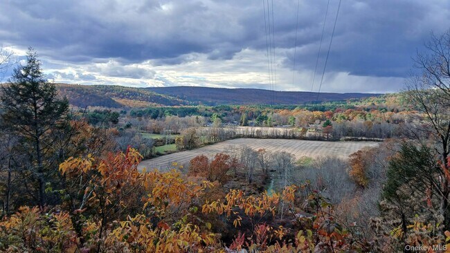 Building Photo - 38 Horse Shoe Bend Rd