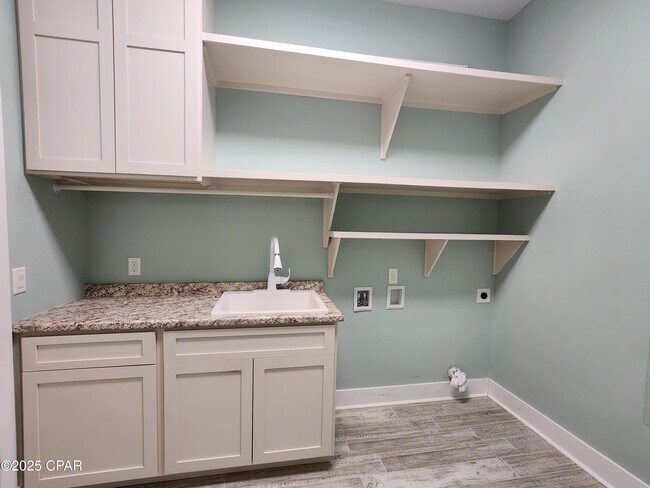 Building Photo - 3816 Mariner Dr