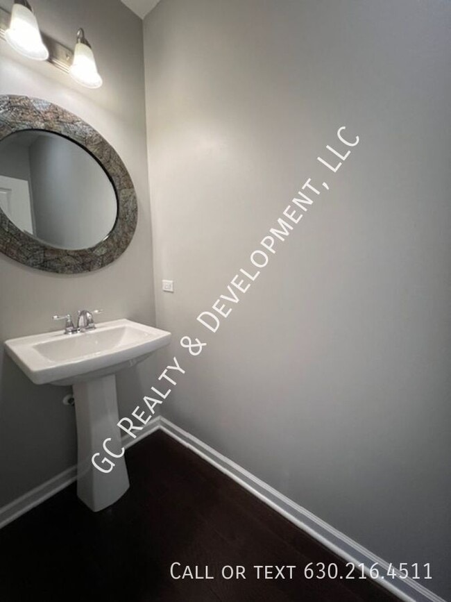 Building Photo - 54 Lakeview Pl