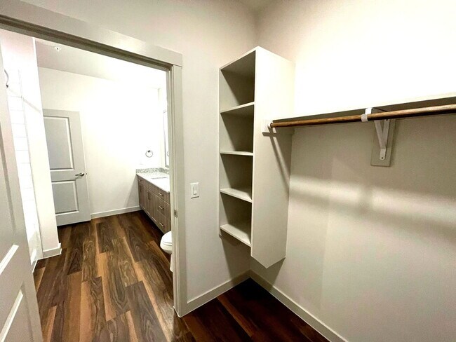 Building Photo - 15117 Fishtrap Bike Path