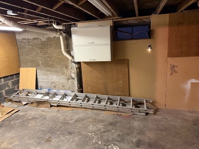 Building Photo - 38 Penn St