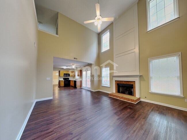 Building Photo - 601 Crossing Dr