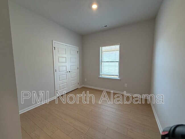 Building Photo - 204 Cobbdale Park Dr