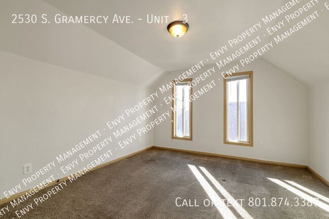 Building Photo - Charming 1 Bed - 1 Bath Updated Unit in Og...