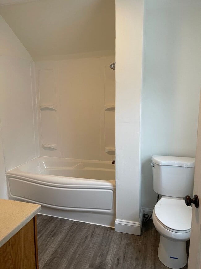 Building Photo - Nicely Remodeled 3beds/2bath House in Fern...