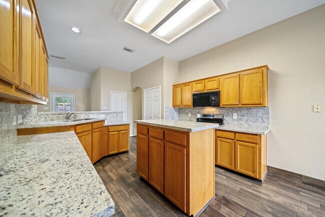 Building Photo - 7530 Alderly Dr