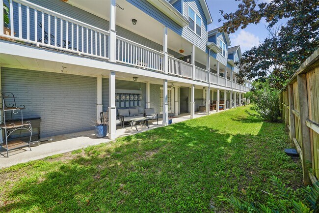 Building Photo - 1621 Heights Blvd