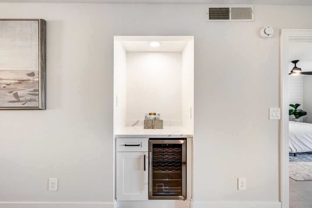 Building Photo - 16440 Kelly Cove Dr