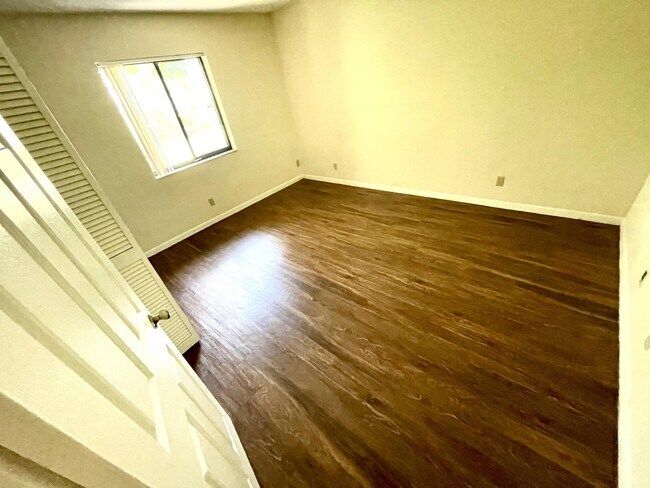 Building Photo - 3096 Collin Dr