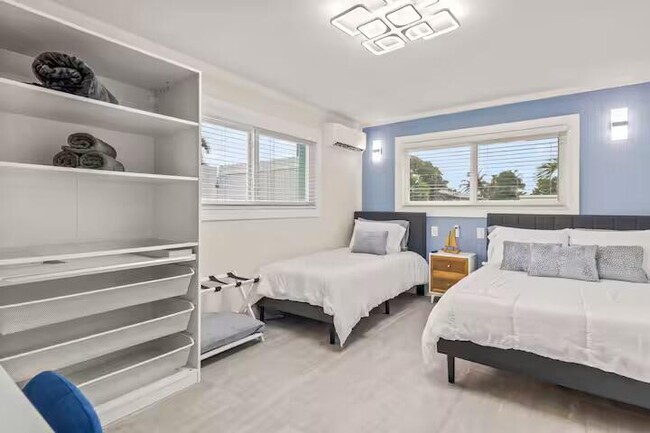 Building Photo - 322 NW 4th Ave