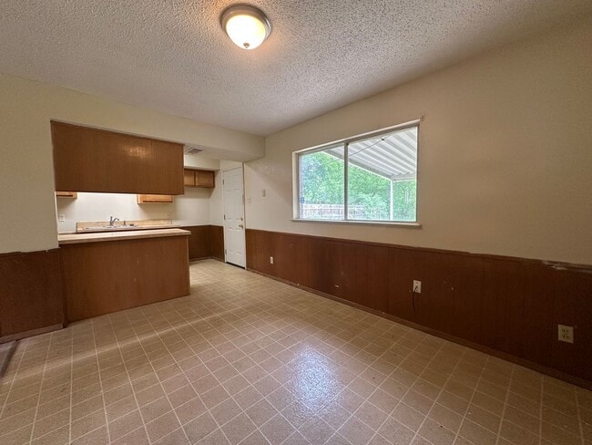 Building Photo - 4000 Acree St