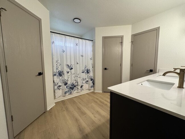 Building Photo - 806 James Loop