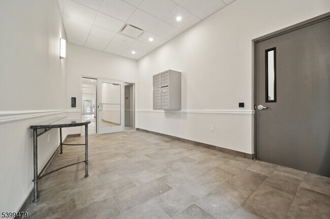 Building Photo - 246 Main St