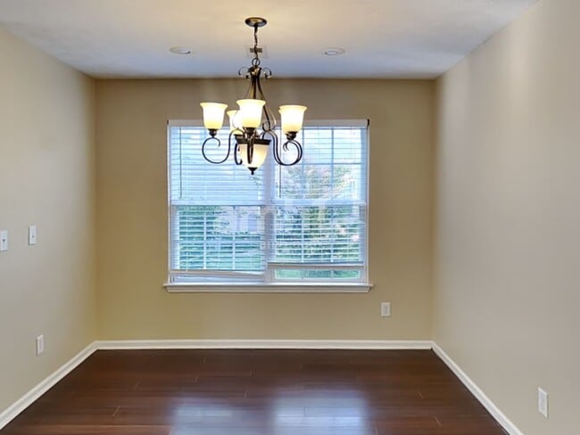 Building Photo - 586 Hollerman Ln