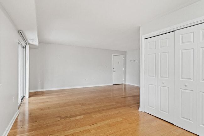 Building Photo - 203 Victor Pkwy