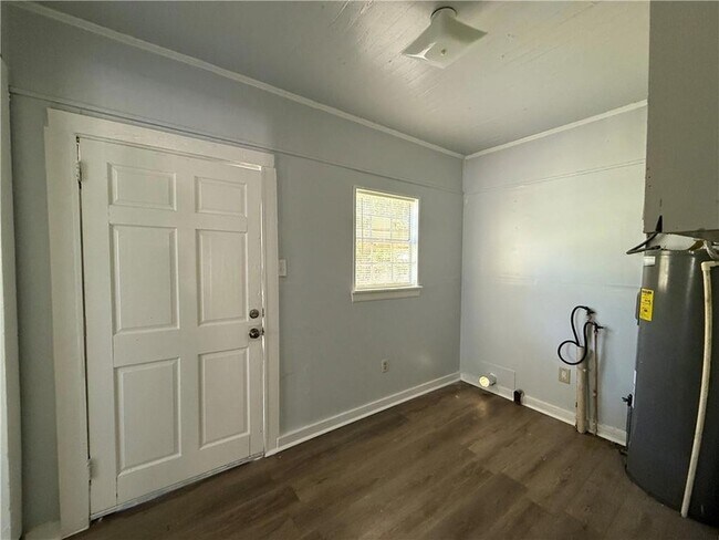 Building Photo - 1206 Alba St