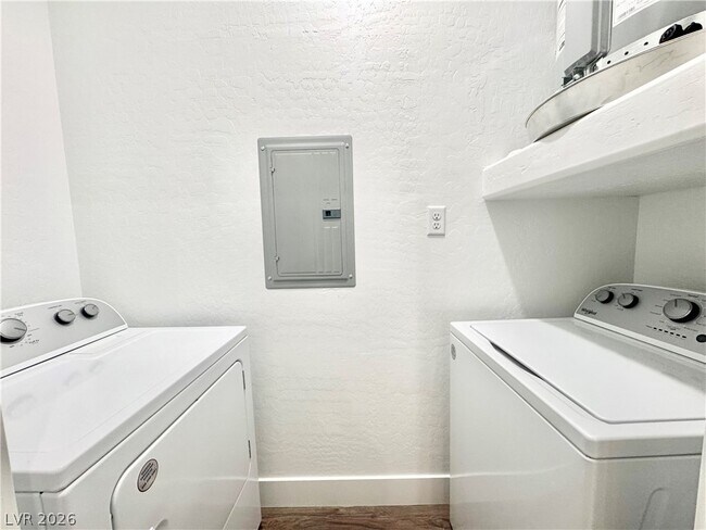 Building Photo - 1401 Ogallala St