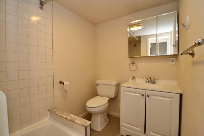 Building Photo - 618 Park Ave