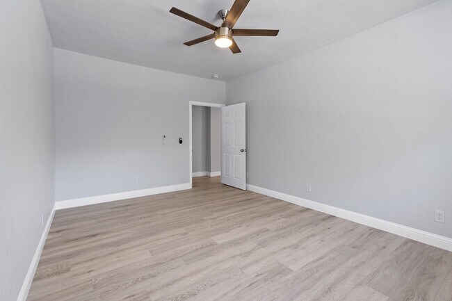 Building Photo - 1450 Rosewood Ln