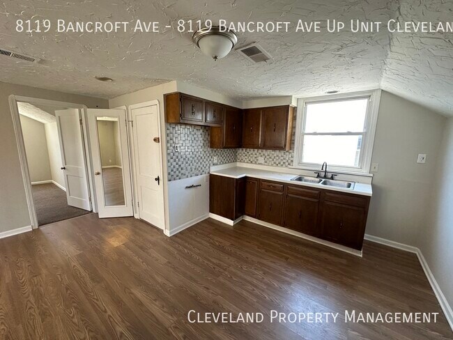 Building Photo - Cleveland One-Bedroom Duplex