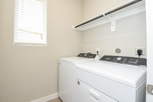 Building Photo - 2022 W Darlington Oak Ct