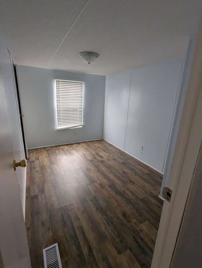 Building Photo - 437 Everest Rd