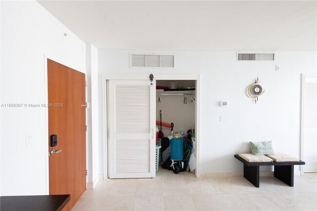Building Photo - 3901 S Ocean Dr
