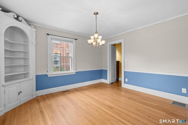 Building Photo - 12 Middlefield Dr