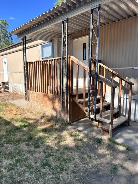 Building Photo - 222 Airport Dr