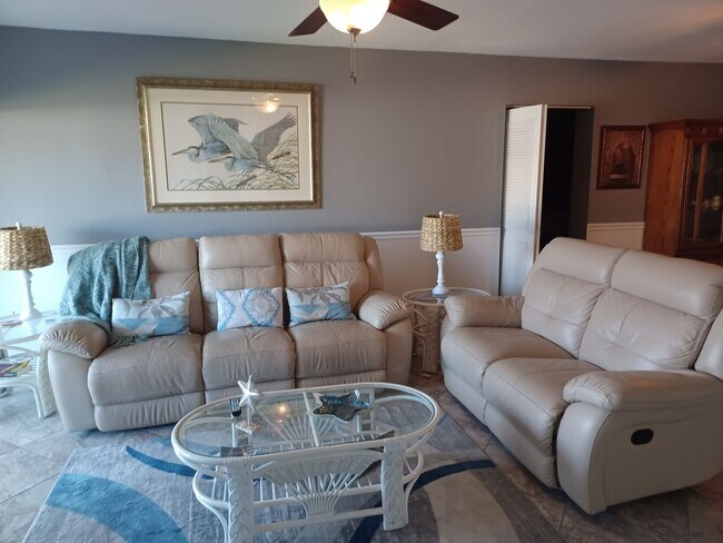 Building Photo - Ocean view FULLY FURNISHED 2+ / 2 with Boa...