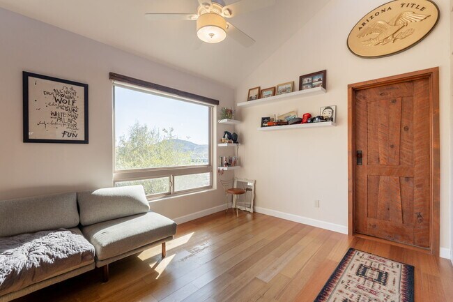 Building Photo - 1902 E Cortez St