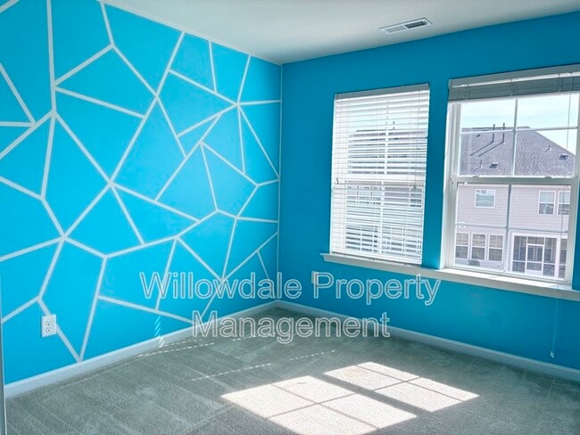 Building Photo - 1112 Lakebrink Dr