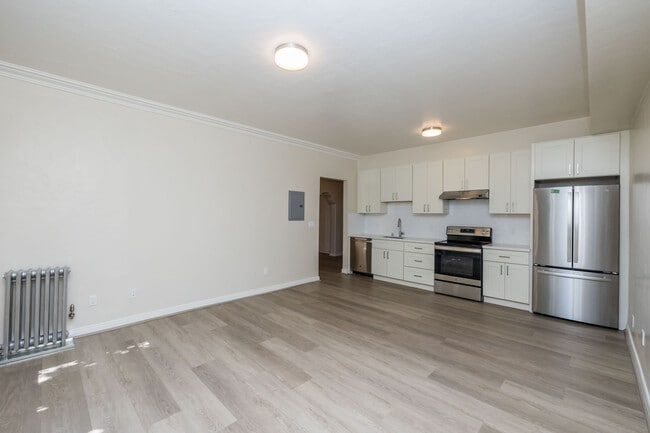 Building Photo - 491 Crescent