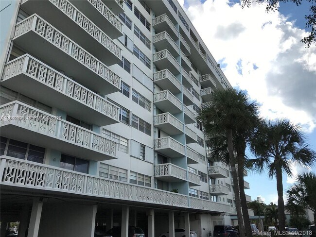 Building Photo - 13155 Ixora Ct