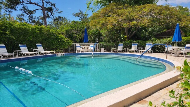 Building Photo - Annual Turnkey furnished renovated 1/1 dow...
