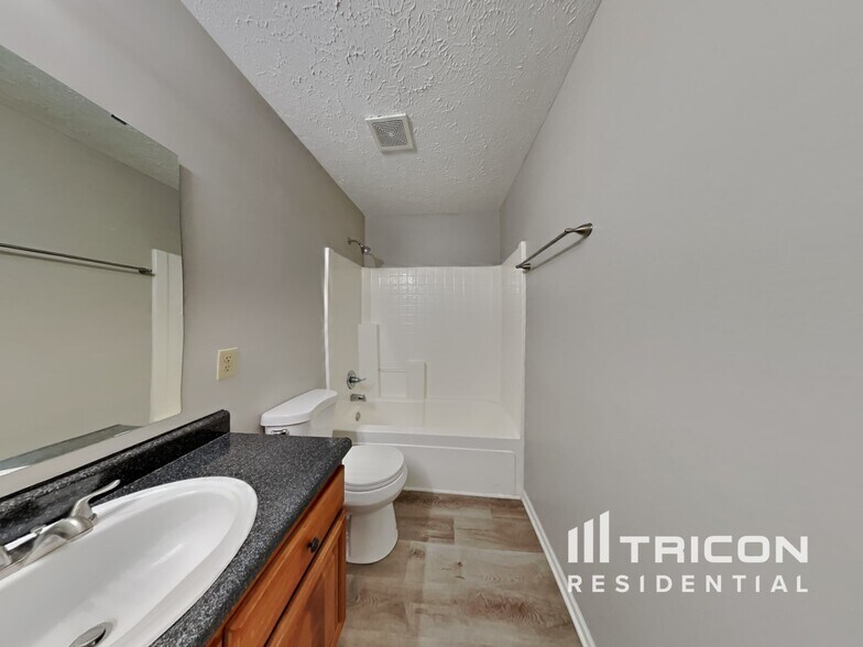 Building Photo - 6422 Coconut Ct