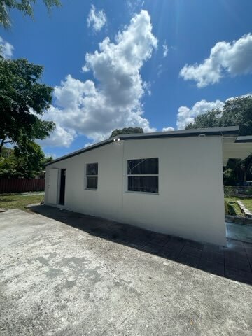 Building Photo - 3701 SW 48th Ave