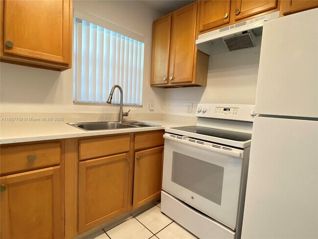 Building Photo - 1638 Embassy Dr