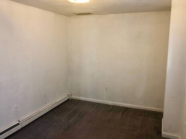 Building Photo - Student friendly Brighton 2-bed