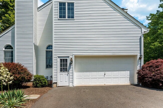 Building Photo - 2 Seminole Rd