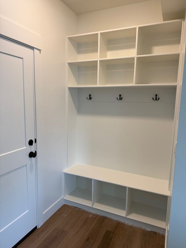 Building Photo - Half off first months rent - Beautiful townhome with 2 car garage, Central Air and Master Suite