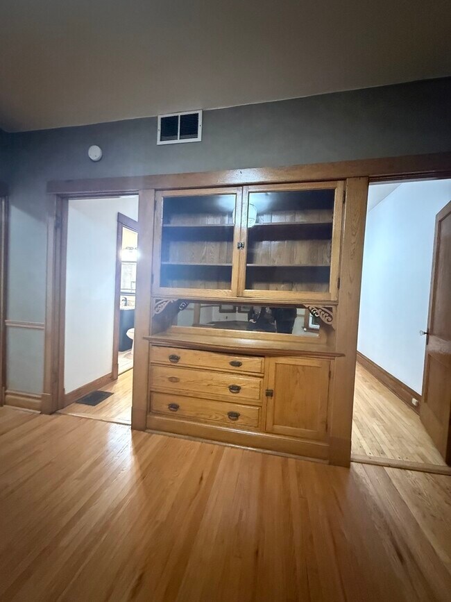 Building Photo - 2306 S Marshall Blvd